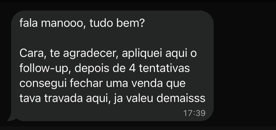 Mensagem de um aluno agradecendo e contando que, depois de 4 tentativas de follow-up, conseguiu fechar uma venda que estava travada